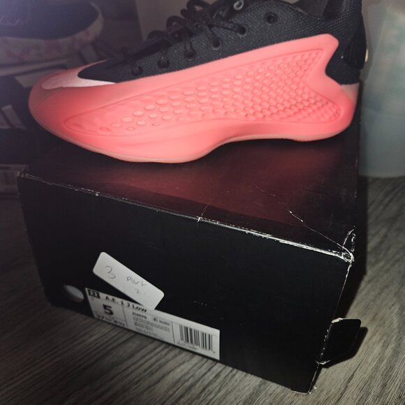 Tennis shoes - Picture 5 of 5